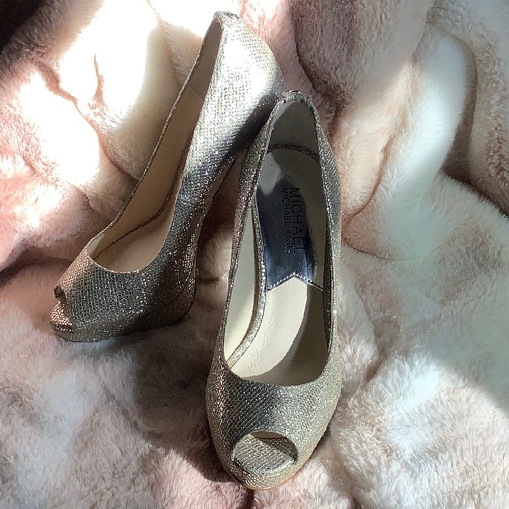Michael Michael Kors Authentic York Silver Glitter Pumps size 5